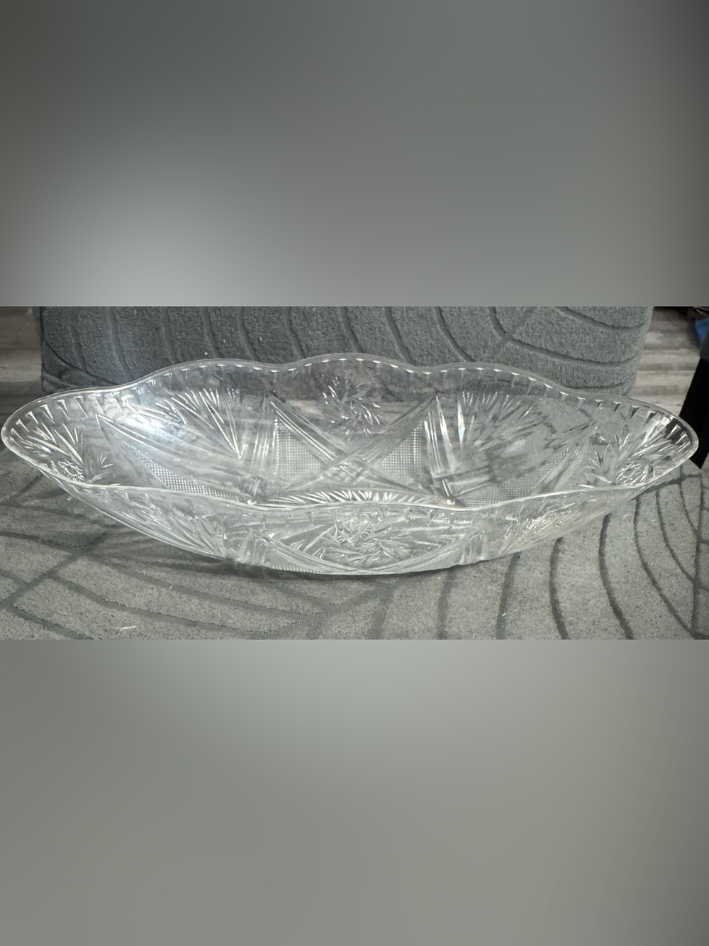 Cut-Plastic Decorative Serving Bowl in Clear